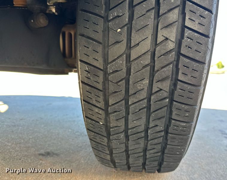 image for item NQ9541 2014 Ford F350 Super Duty  box truck