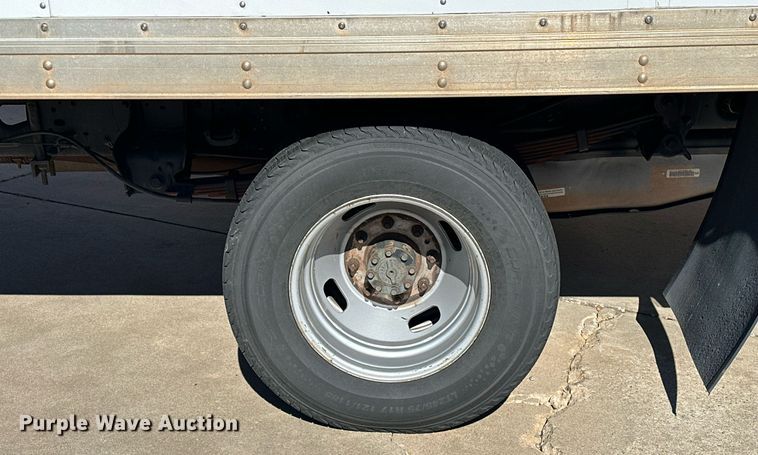 image for item NQ9541 2014 Ford F350 Super Duty  box truck