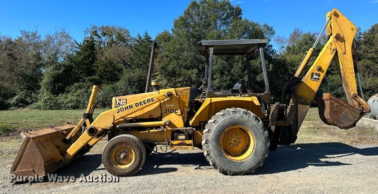 image for item NQ9544 1988 John Deere 310C  backhoe