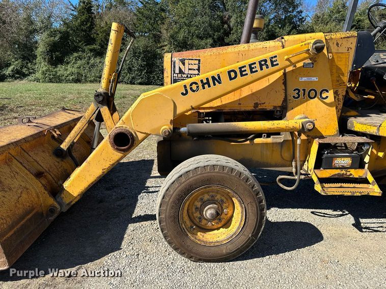 image for item NQ9544 1988 John Deere 310C  backhoe