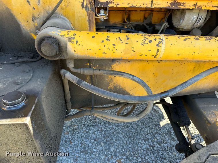 image for item NQ9544 1988 John Deere 310C  backhoe