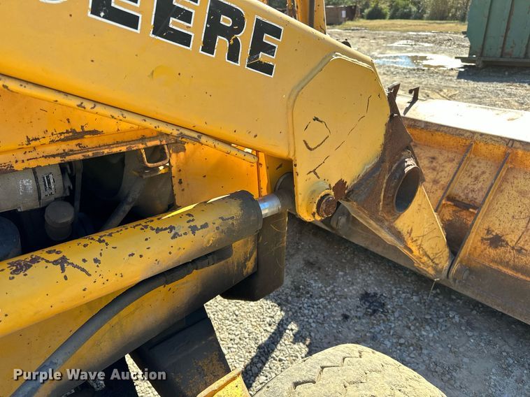 image for item NQ9544 1988 John Deere 310C  backhoe