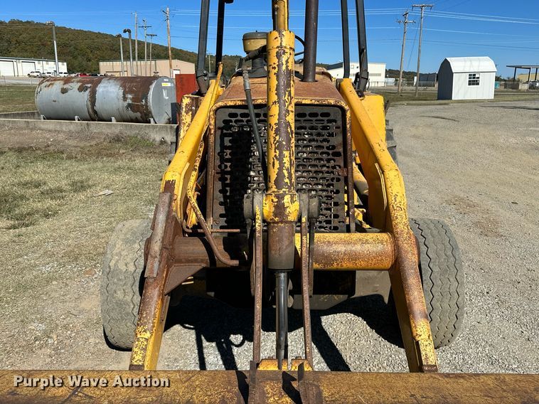 image for item NQ9544 1988 John Deere 310C  backhoe