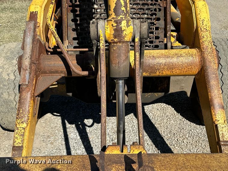 image for item NQ9544 1988 John Deere 310C  backhoe