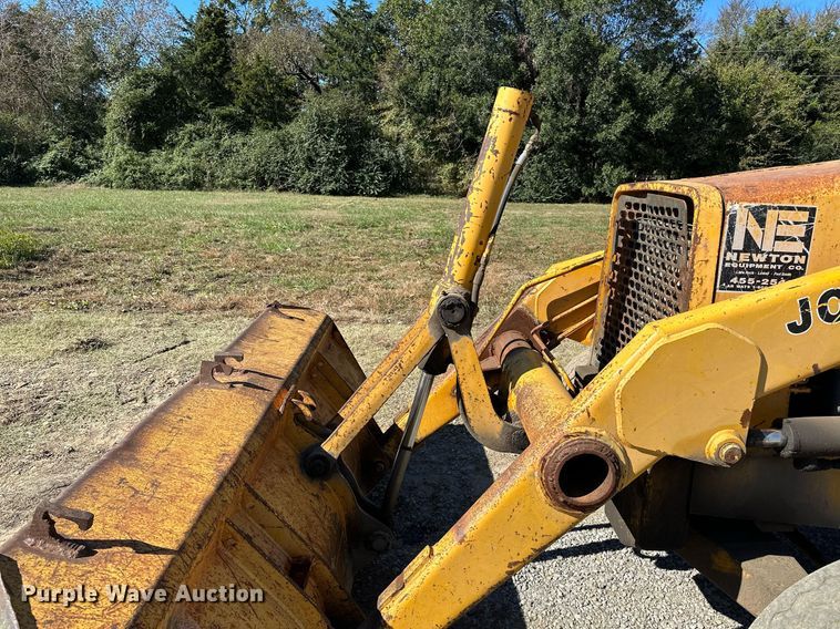 image for item NQ9544 1988 John Deere 310C  backhoe