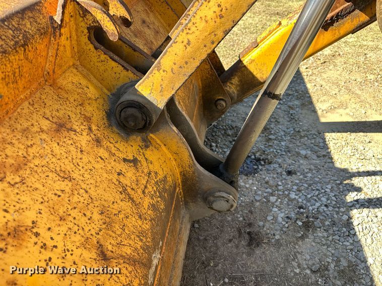 image for item NQ9544 1988 John Deere 310C  backhoe