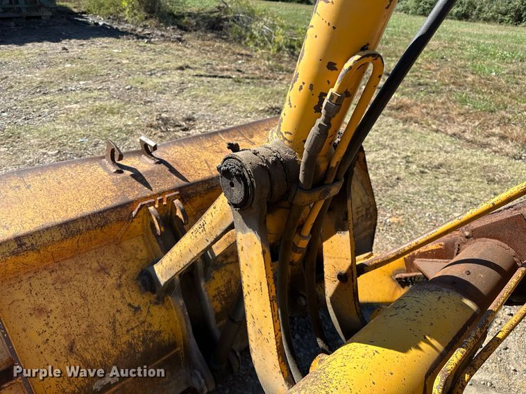 image for item NQ9544 1988 John Deere 310C  backhoe