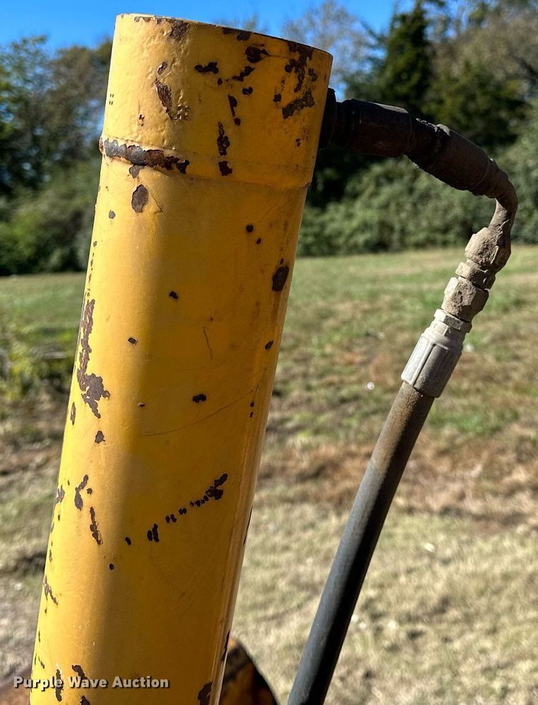 image for item NQ9544 1988 John Deere 310C  backhoe