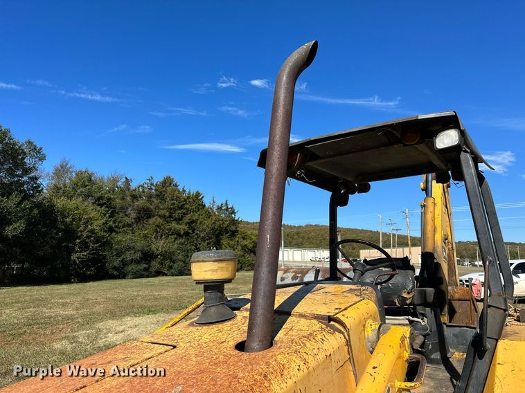 image for item NQ9544 1988 John Deere 310C  backhoe