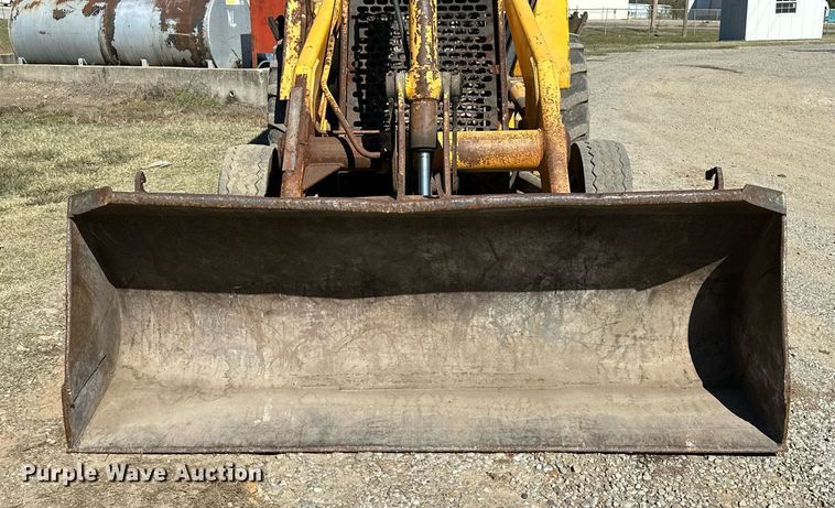 image for item NQ9544 1988 John Deere 310C  backhoe