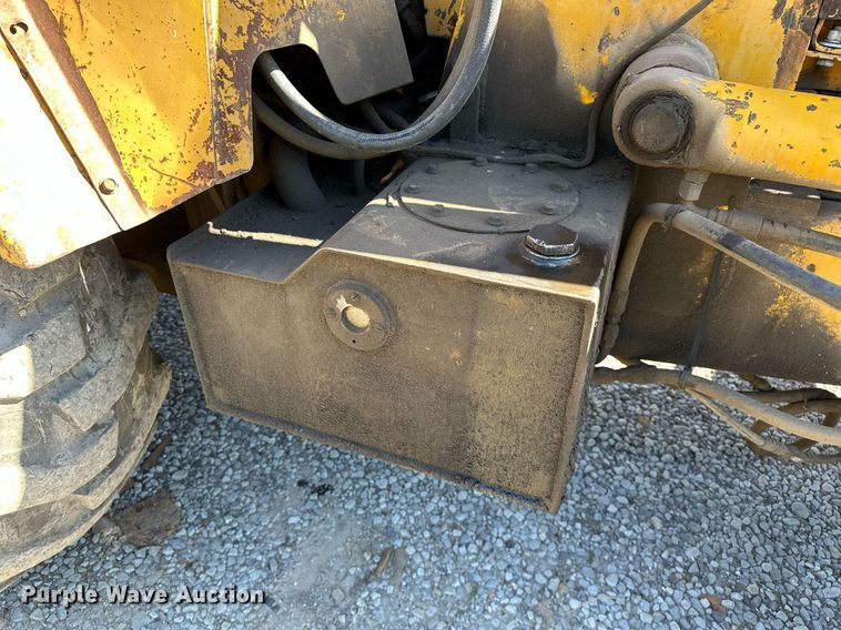 image for item NQ9544 1988 John Deere 310C  backhoe