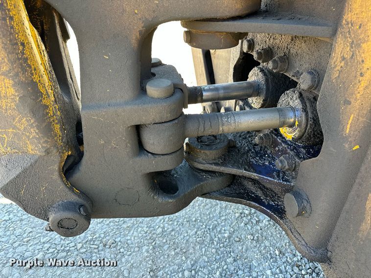 image for item NQ9544 1988 John Deere 310C  backhoe