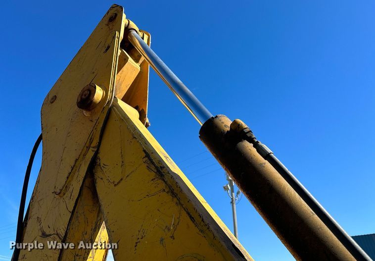 image for item NQ9544 1988 John Deere 310C  backhoe