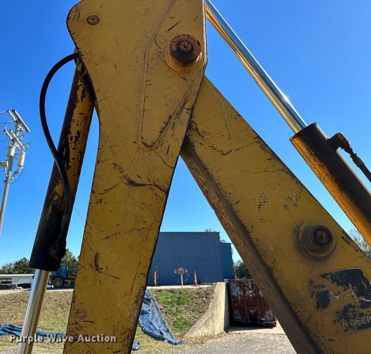 image for item NQ9544 1988 John Deere 310C  backhoe