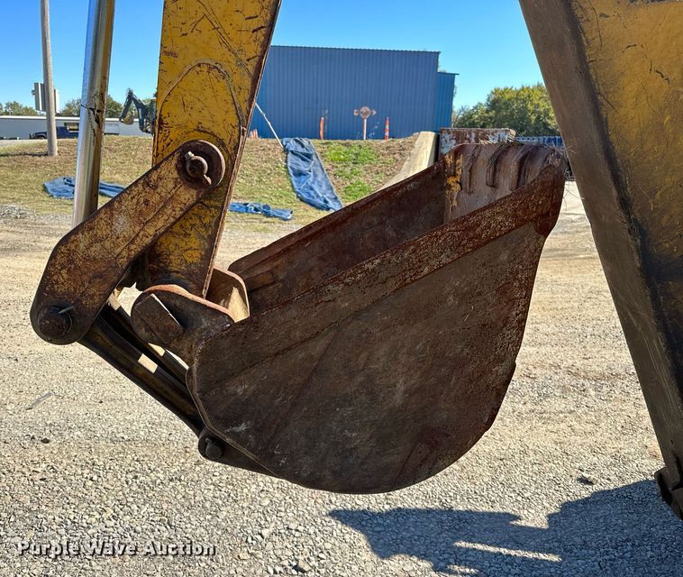 image for item NQ9544 1988 John Deere 310C  backhoe