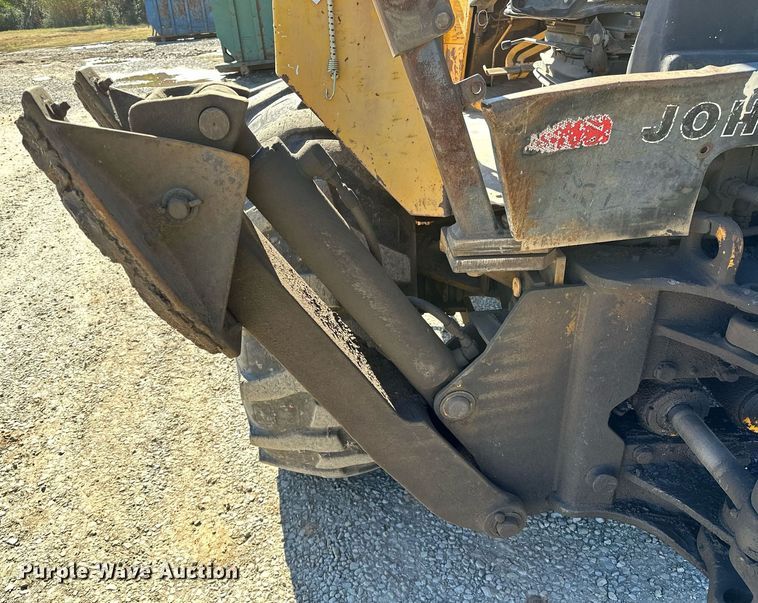 image for item NQ9544 1988 John Deere 310C  backhoe