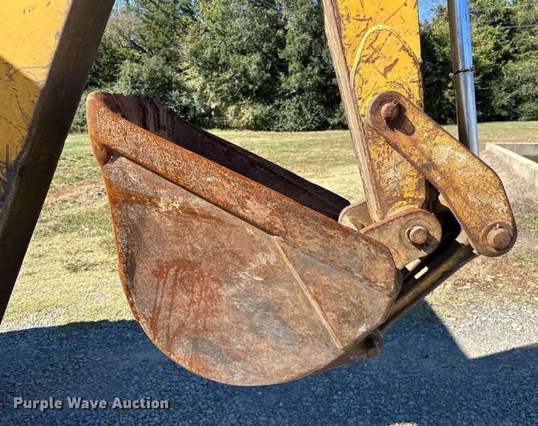 image for item NQ9544 1988 John Deere 310C  backhoe