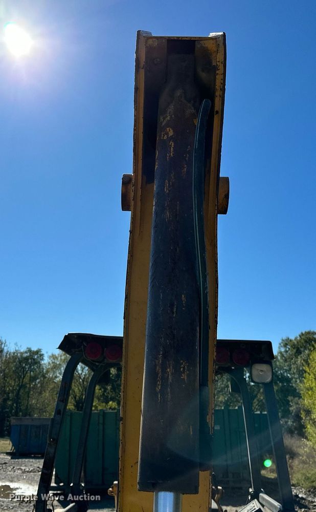 image for item NQ9544 1988 John Deere 310C  backhoe