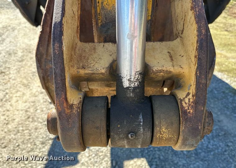 image for item NQ9544 1988 John Deere 310C  backhoe