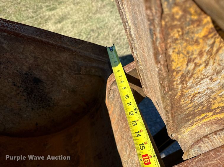 image for item NQ9544 1988 John Deere 310C  backhoe