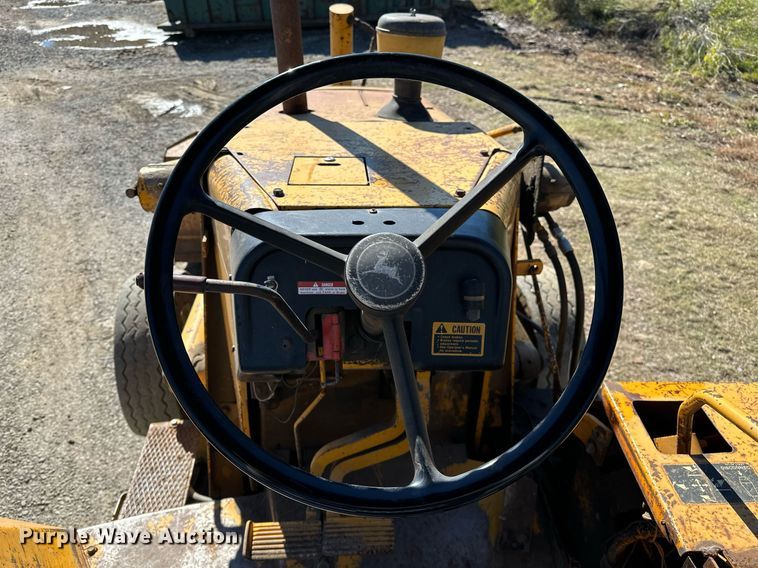 image for item NQ9544 1988 John Deere 310C  backhoe