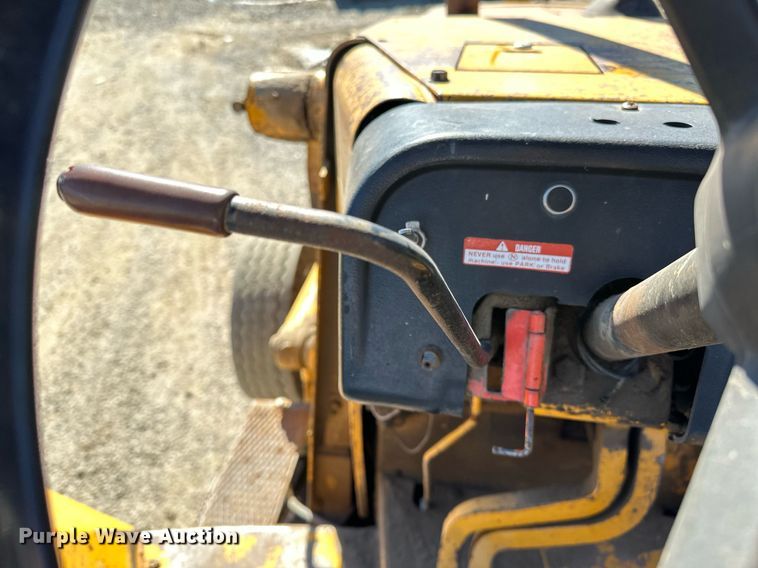 image for item NQ9544 1988 John Deere 310C  backhoe