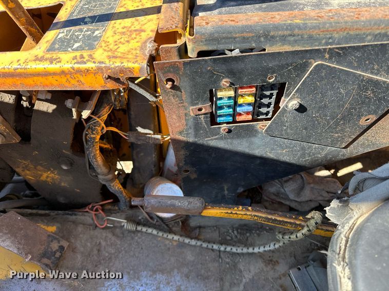 image for item NQ9544 1988 John Deere 310C  backhoe