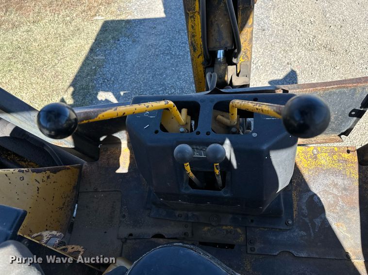 image for item NQ9544 1988 John Deere 310C  backhoe