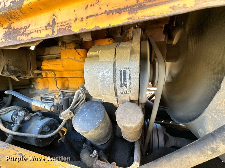 image for item NQ9544 1988 John Deere 310C  backhoe