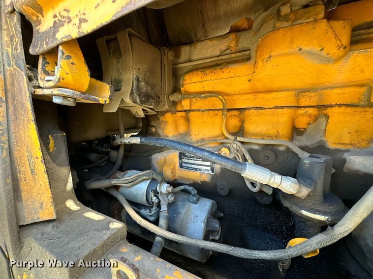 image for item NQ9544 1988 John Deere 310C  backhoe