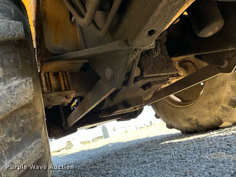 image for item NQ9544 1988 John Deere 310C  backhoe