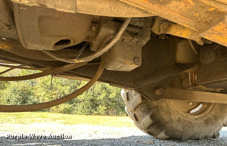 image for item NQ9544 1988 John Deere 310C  backhoe