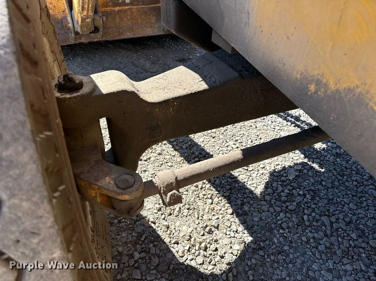 image for item NQ9544 1988 John Deere 310C  backhoe