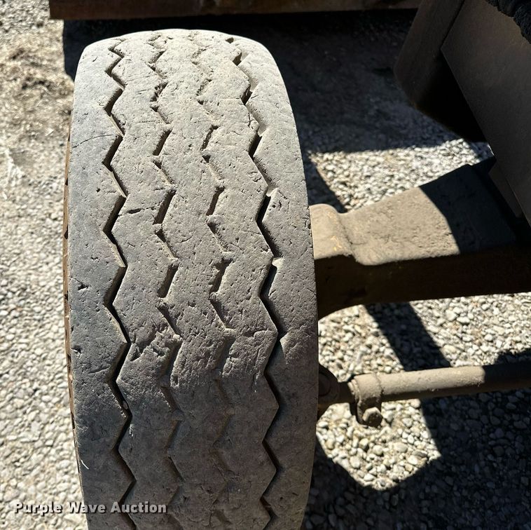 image for item NQ9544 1988 John Deere 310C  backhoe