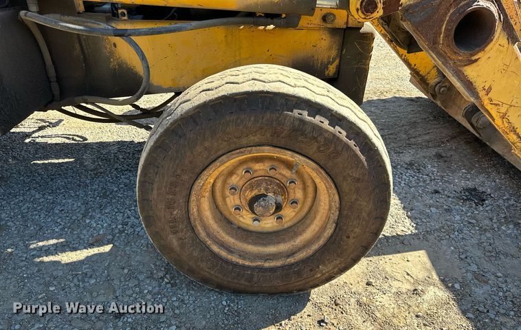 image for item NQ9544 1988 John Deere 310C  backhoe