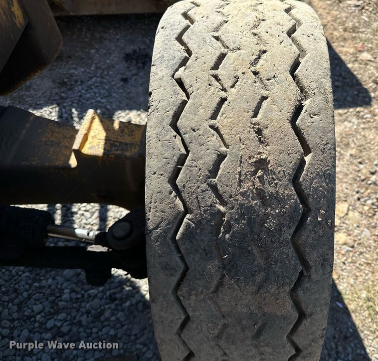 image for item NQ9544 1988 John Deere 310C  backhoe