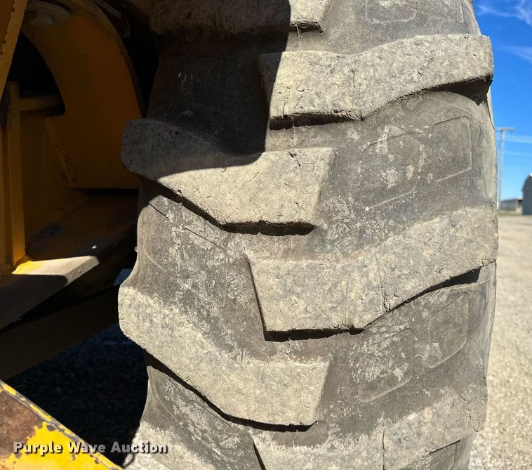 image for item NQ9544 1988 John Deere 310C  backhoe