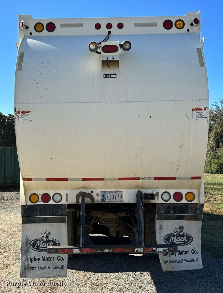 image for item NQ9547 2013 Mack MRU-613  refuse truck