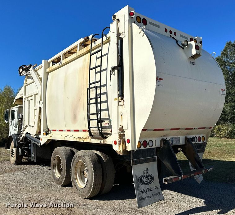 image for item NQ9547 2013 Mack MRU-613  refuse truck