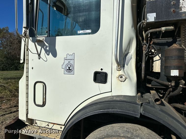 image for item NQ9547 2013 Mack MRU-613  refuse truck