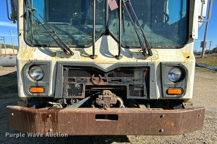 image for item NQ9547 2013 Mack MRU-613  refuse truck