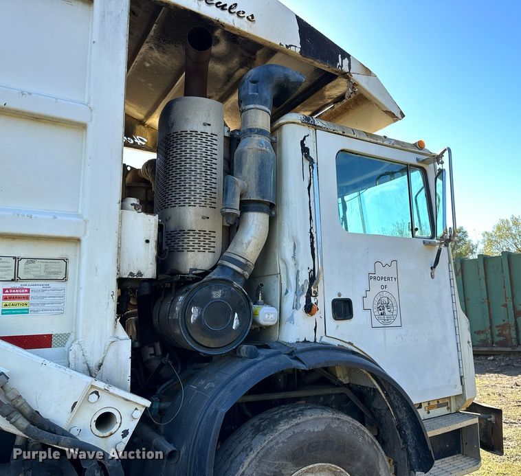 image for item NQ9547 2013 Mack MRU-613  refuse truck