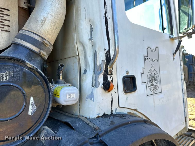 image for item NQ9547 2013 Mack MRU-613  refuse truck