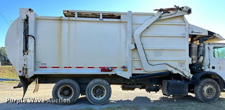 image for item NQ9547 2013 Mack MRU-613  refuse truck