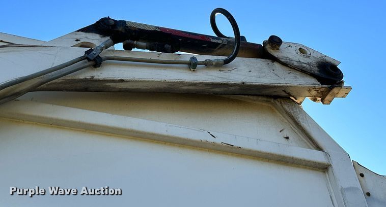 image for item NQ9547 2013 Mack MRU-613  refuse truck