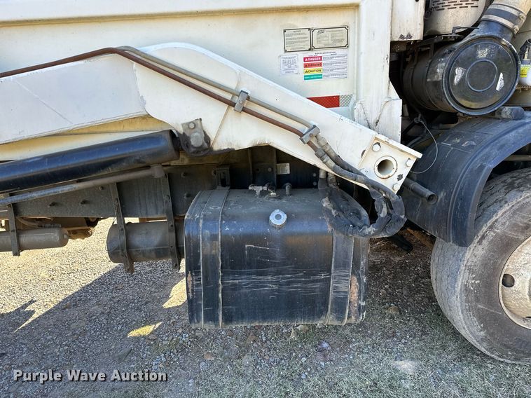 image for item NQ9547 2013 Mack MRU-613  refuse truck