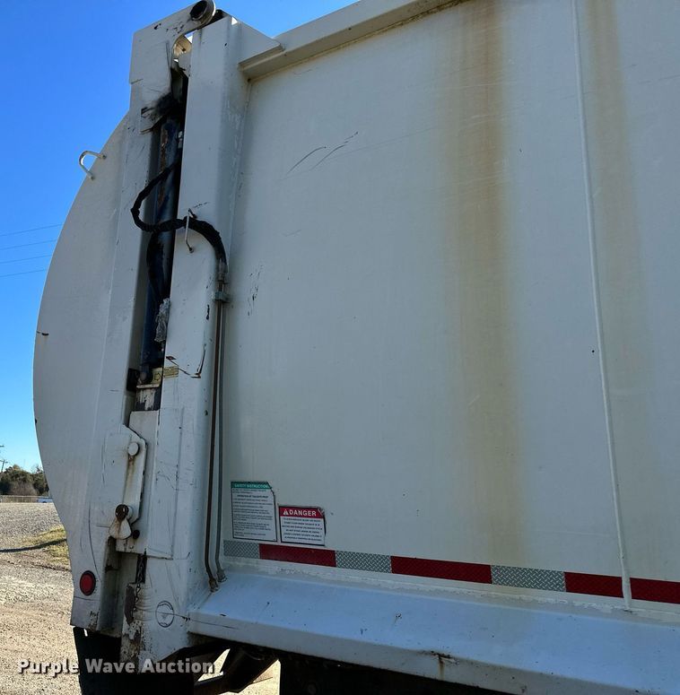 image for item NQ9547 2013 Mack MRU-613  refuse truck