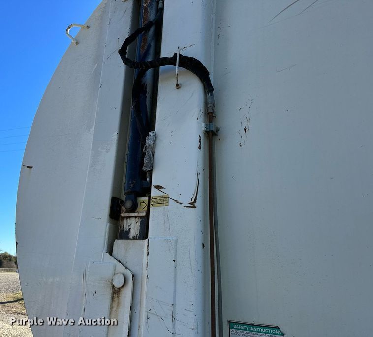 image for item NQ9547 2013 Mack MRU-613  refuse truck