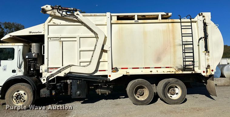 image for item NQ9547 2013 Mack MRU-613  refuse truck