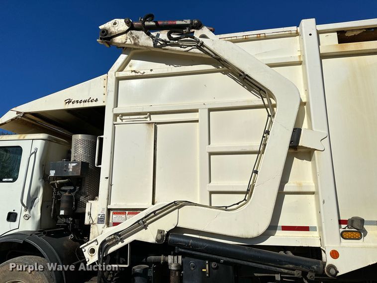 image for item NQ9547 2013 Mack MRU-613  refuse truck